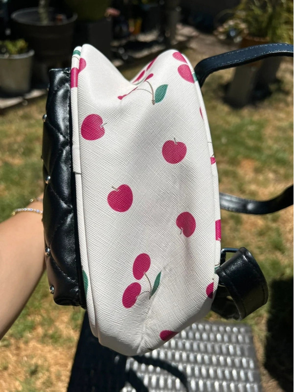 Picnic cherry backpack - Picture 5 of 5